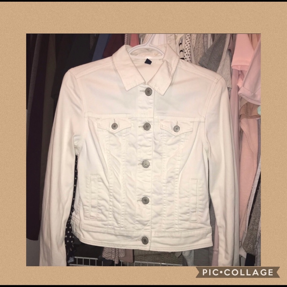 AE Outfitters Jean Jacket!